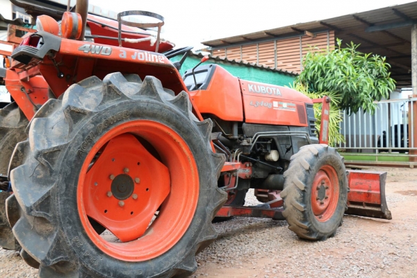 ขายรถไถ KUBOTA L3408 2เพลา 34 แรงม้า แถมอุปกรณ์ 2 ชิ้น ดันหน้าและผานหลัง ทะเบียนพร้อมโอน พร้อมใช้งานได้เลย ราคา 200,000 มีรถขนส่งบริการขนส่งทั่วไทย สามย่านแทรคเตอร์ อ.แกลง จ.ระยอง 0818618678,0899347475 https://www.facebook.com/DC-Tractor-Rayong-3071545327 ขายรถไถ KUBOTA L3408 2เพลา 34 แรงม้า แถมอุปกรณ์ 2 ชิ้น ดันหน้าและผานหลัง ทะเบียนพร้อมโอน พร้อมใช้งานได้เลย ราคา 200,000 มีรถขนส่งบริการขนส่งทั่วไทย สามย่านแทรคเตอร์ อ.แกลง จ.ระยอง 0818618678,0899347475 https://www.facebook.com/DC-Tractor-Rayong-3071545327