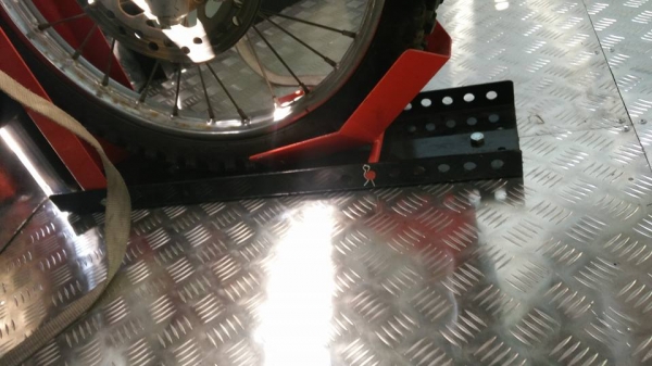 ขายพ่วงตู้ บรรทุกรถมอไซค์โดยเฉพาะครับ ขนาดตู้ กว้าง1.60เมตร ยาว 3เมตร สูง1.80เมตร