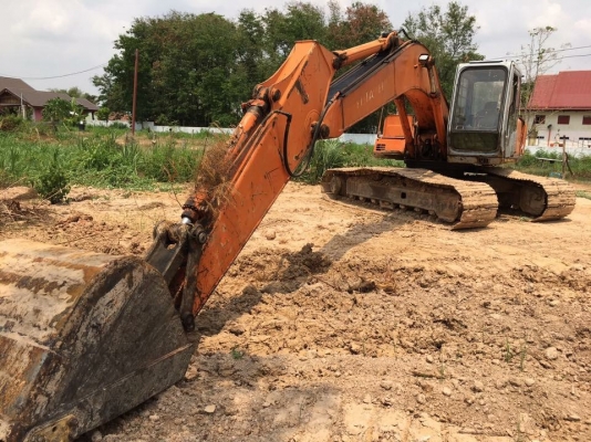 HITACHI EX200-2 ราคา 435,000 บาท เครื่องดี ปั้มแรง โช่หนา เอวแน่น  เอกสารอินวอยท์  รถอยู่ จ.สุรินทร์  โทร 098-1862844 ไอดีไลน์ ja5657