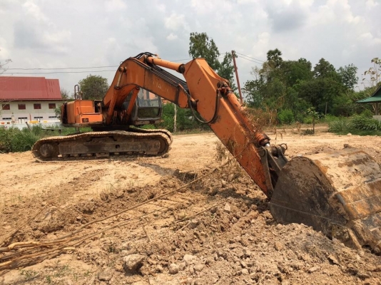 HITACHI EX200-2 ราคา 435,000 บาท เครื่องดี ปั้มแรง โช่หนา เอวแน่น  เอกสารอินวอยท์  รถอยู่ จ.สุรินทร์  โทร 098-1862844 ไอดีไลน์ ja5657