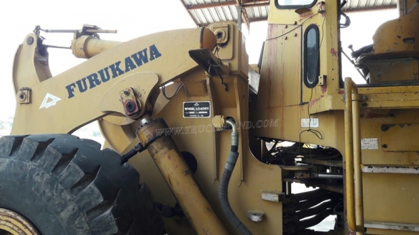 รถตัก FURUKAWA รุ่น FL 320 A SERIAL 5851 ขับเคลื่อนสองเพลา