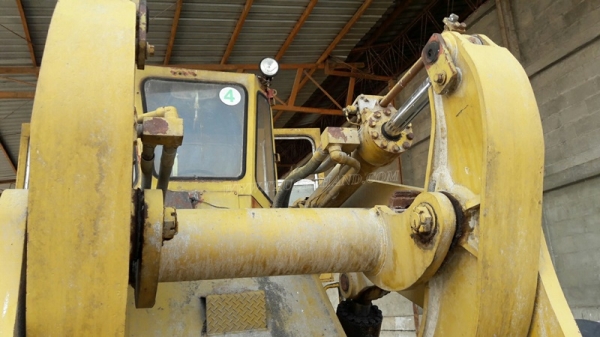 รถตัก FURUKAWA รุ่น FL 320 A SERIAL 5851 ขับเคลื่อนสองเพลา