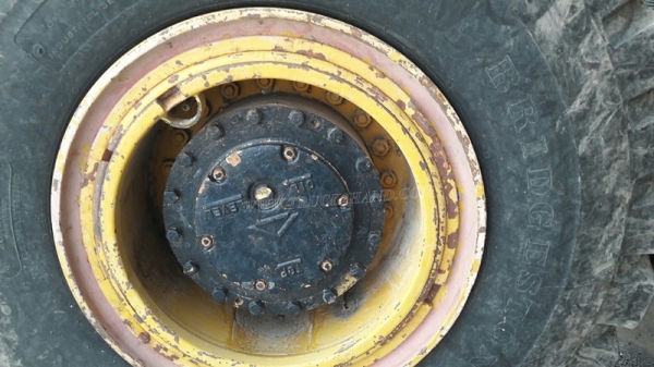 รถตัก FURUKAWA รุ่น FL 320 A SERIAL 5851 ขับเคลื่อนสองเพลา