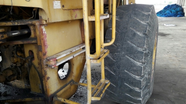 รถตัก FURUKAWA รุ่น FL 320 A SERIAL 5851 ขับเคลื่อนสองเพลา