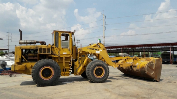 รถตัก FURUKAWA รุ่น FL 320 A SERIAL 5851 ขับเคลื่อนสองเพลา