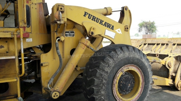 รถตัก FURUKAWA รุ่น FL 320 A SERIAL 5851 ขับเคลื่อนสองเพลา