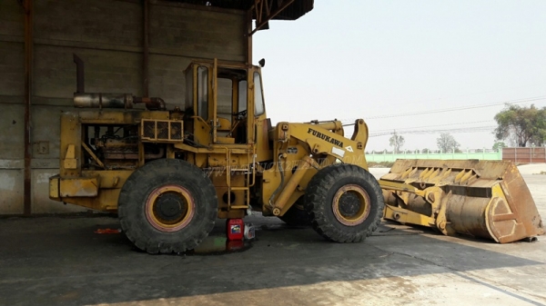 รถตัก FURUKAWA รุ่น FL 320 A SERIAL 5851 ขับเคลื่อนสองเพลา