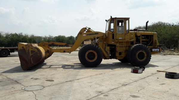 รถตัก FURUKAWA รุ่น FL 320 A SERIAL 5851 ขับเคลื่อนสองเพลา