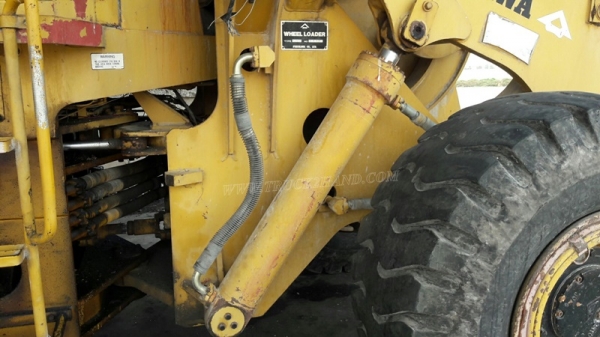 รถตัก FURUKAWA รุ่น FL 320 A SERIAL 5851 ขับเคลื่อนสองเพลา