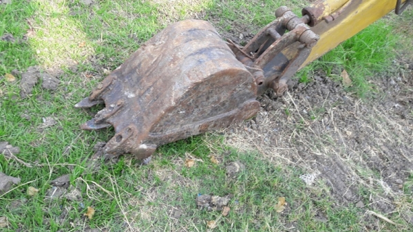 แม็คโคเล็ก KOMATSU  รุ่น PC 30-5  เครื่อง 3 สูบ มีฝาครอบเครื่อง