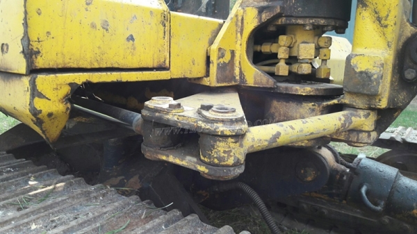 แม็คโคเล็ก KOMATSU  รุ่น PC 30-5  เครื่อง 3 สูบ มีฝาครอบเครื่อง