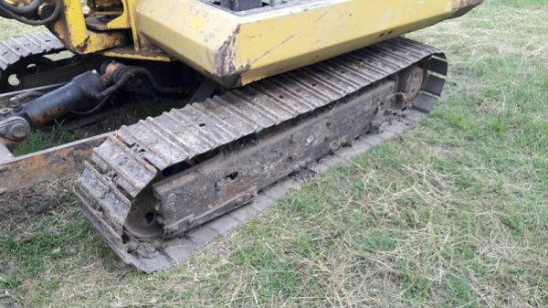 แม็คโคเล็ก KOMATSU  รุ่น PC 30-5  เครื่อง 3 สูบ มีฝาครอบเครื่อง