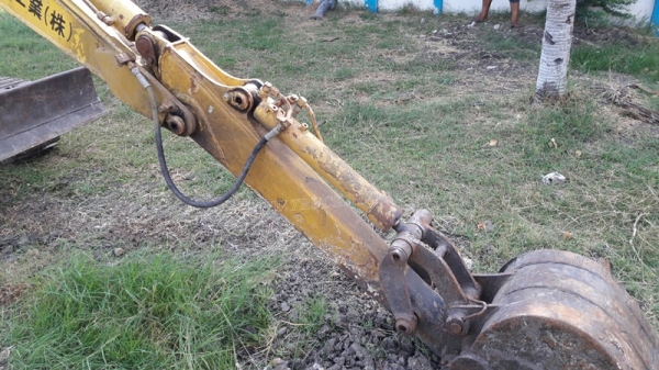 แม็คโคเล็ก KOMATSU  รุ่น PC 30-5  เครื่อง 3 สูบ มีฝาครอบเครื่อง