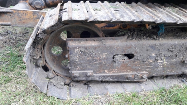 แม็คโคเล็ก KOMATSU  รุ่น PC 30-5  เครื่อง 3 สูบ มีฝาครอบเครื่อง