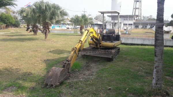 แม็คโคเล็ก KOMATSU  รุ่น PC 30-5  เครื่อง 3 สูบ มีฝาครอบเครื่อง