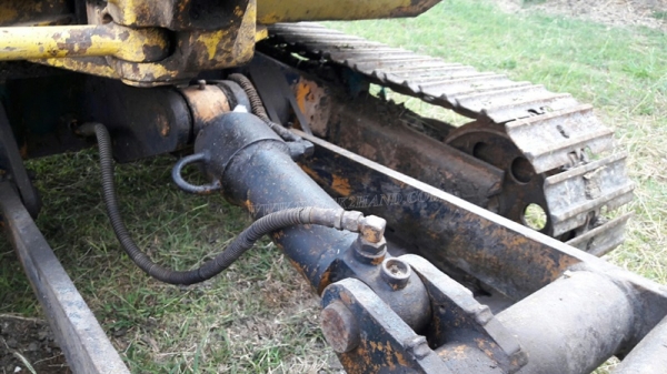 แม็คโคเล็ก KOMATSU  รุ่น PC 30-5  เครื่อง 3 สูบ มีฝาครอบเครื่อง