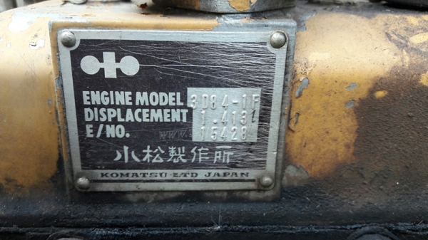 แม็คโคเล็ก KOMATSU  รุ่น PC 30-5  เครื่อง 3 สูบ มีฝาครอบเครื่อง