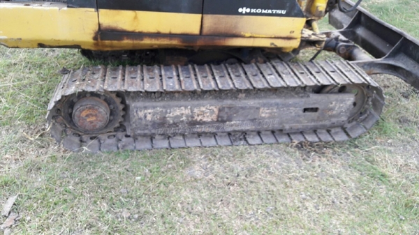 แม็คโคเล็ก KOMATSU  รุ่น PC 30-5  เครื่อง 3 สูบ มีฝาครอบเครื่อง