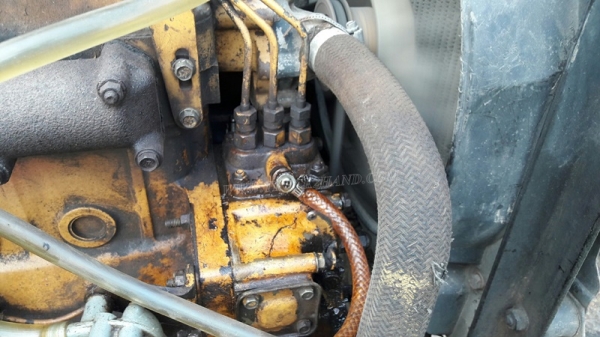 แม็คโคเล็ก KOMATSU  รุ่น PC 30-5  เครื่อง 3 สูบ มีฝาครอบเครื่อง