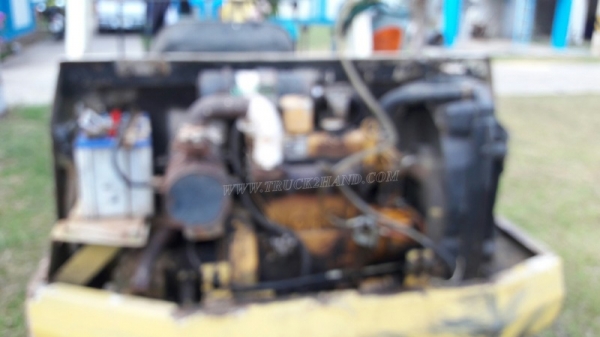 แม็คโคเล็ก KOMATSU  รุ่น PC 30-5  เครื่อง 3 สูบ มีฝาครอบเครื่อง