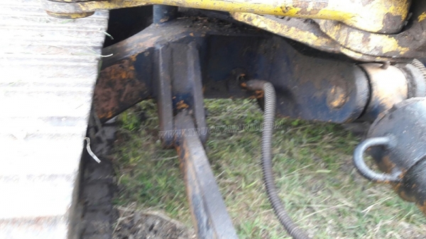 แม็คโคเล็ก KOMATSU  รุ่น PC 30-5  เครื่อง 3 สูบ มีฝาครอบเครื่อง