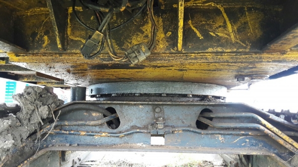 แม็คโคเล็ก KOMATSU  รุ่น PC 30-5  เครื่อง 3 สูบ มีฝาครอบเครื่อง