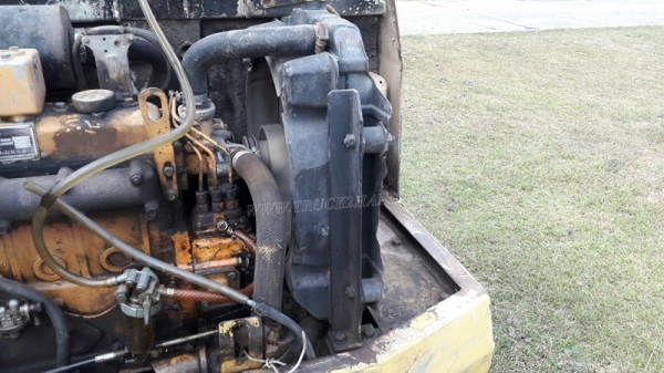 แม็คโคเล็ก KOMATSU  รุ่น PC 30-5  เครื่อง 3 สูบ มีฝาครอบเครื่อง