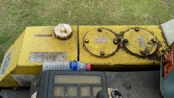 แม็คโคเล็ก KOMATSU  รุ่น PC 30-5  เครื่อง 3 สูบ มีฝาครอบเครื่อง