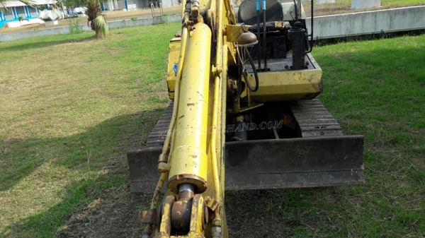 แม็คโคเล็ก KOMATSU  รุ่น PC 30-5  เครื่อง 3 สูบ มีฝาครอบเครื่อง