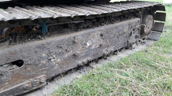 แม็คโคเล็ก KOMATSU  รุ่น PC 30-5  เครื่อง 3 สูบ มีฝาครอบเครื่อง