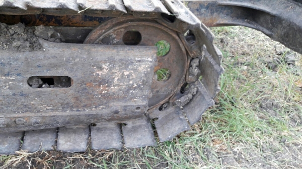 แม็คโคเล็ก KOMATSU  รุ่น PC 30-5  เครื่อง 3 สูบ มีฝาครอบเครื่อง