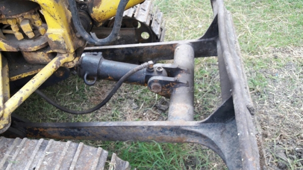 แม็คโคเล็ก KOMATSU  รุ่น PC 30-5  เครื่อง 3 สูบ มีฝาครอบเครื่อง
