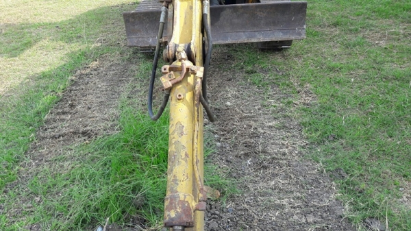 แม็คโคเล็ก KOMATSU  รุ่น PC 30-5  เครื่อง 3 สูบ มีฝาครอบเครื่อง