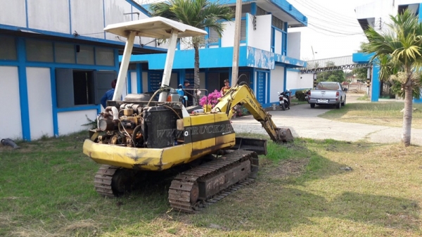 แม็คโคเล็ก KOMATSU  รุ่น PC 30-5  เครื่อง 3 สูบ มีฝาครอบเครื่อง