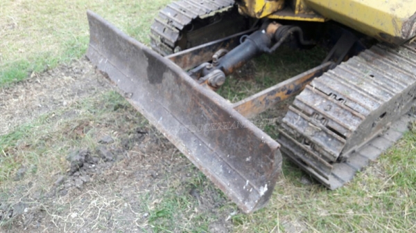แม็คโคเล็ก KOMATSU  รุ่น PC 30-5  เครื่อง 3 สูบ มีฝาครอบเครื่อง