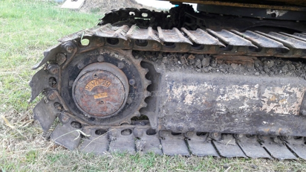 แม็คโคเล็ก KOMATSU  รุ่น PC 30-5  เครื่อง 3 สูบ มีฝาครอบเครื่อง
