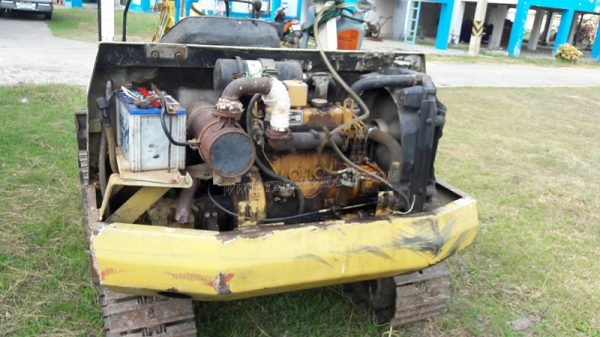 แม็คโคเล็ก KOMATSU  รุ่น PC 30-5  เครื่อง 3 สูบ มีฝาครอบเครื่อง