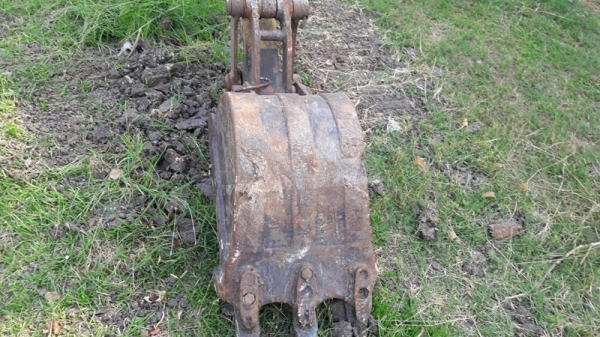 แม็คโคเล็ก KOMATSU  รุ่น PC 30-5  เครื่อง 3 สูบ มีฝาครอบเครื่อง
