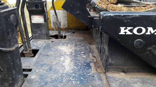 แม็คโคเล็ก KOMATSU  รุ่น PC 30-5  เครื่อง 3 สูบ มีฝาครอบเครื่อง