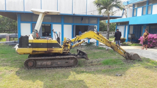 แม็คโคเล็ก KOMATSU  รุ่น PC 30-5  เครื่อง 3 สูบ มีฝาครอบเครื่อง