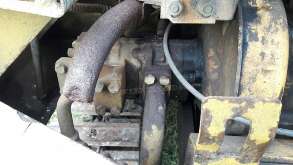 แม็คโคเล็ก KOMATSU  รุ่น PC 30-5  เครื่อง 3 สูบ มีฝาครอบเครื่อง