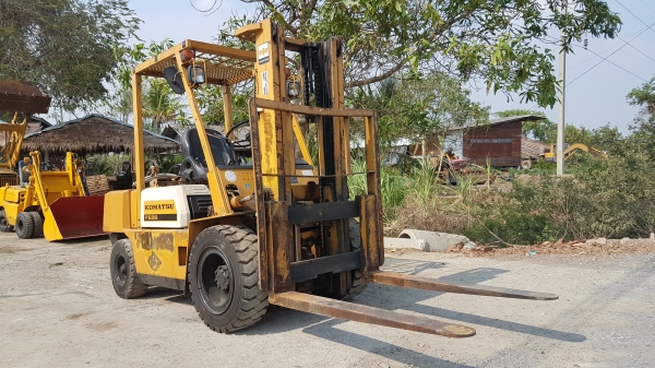 ขายด่วนรถยกKOMATSU FG30-10ยก3ตันยกสูง3เมตรเคื่องโคมัสซู4สูบรถนอกเพิ่งนำเข้ามายังไม่เคยใช้งานในเมืองไทยเลย