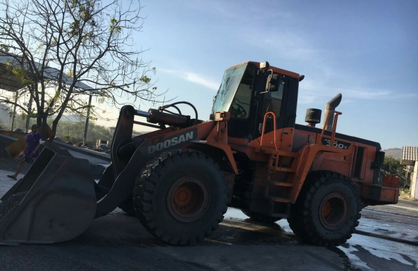 รถตักล้อยาง Doosan MEGA300-V เอกสารใบแจ้งจำหน่าย,รถPMและเช็คศูนย์ตลอด100\%,รถพร้อมใช้งาน,พร้อมขาย 084-5649130