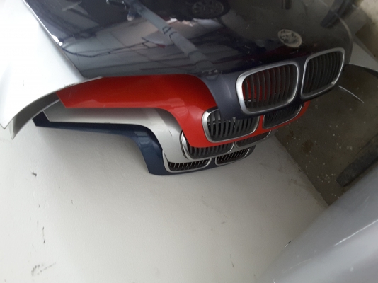 ฝากระโปรงหน้าและกระจังbmw
