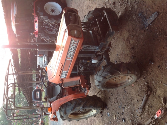 ขาย ด่วน!!! L2002. 4WD ตัวเปล่า เข้าร่องอ้อยได้ กว้าง1.20 เก่านอก เดิมๆ ราคา50000บ