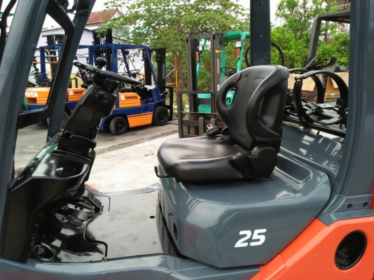 ขาย รถโฟรคลิฟท์ โตโยต้า รุ่น 8 เบนซิล ขาย รถโฟรคลิฟท์ โตโยต้า รุ่น 8 เบนซิล