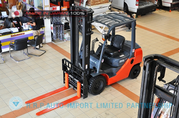 รถโฟล์คลิฟท์พร้อมขาย TOYOTA รุ่น  8FD25-32961 นำเข้าจากประเทศญี่ปุ่น 100\% ไม่เคยใช้งานในไทย