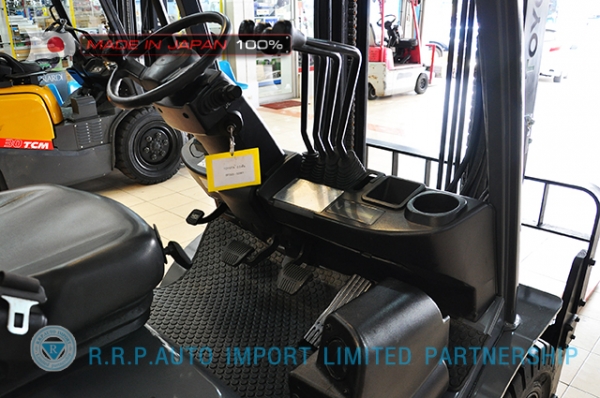 รถโฟล์คลิฟท์พร้อมขาย TOYOTA รุ่น  8FD25-32961 นำเข้าจากประเทศญี่ปุ่น 100\% ไม่เคยใช้งานในไทย