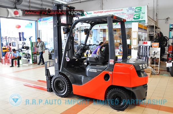 รถโฟล์คลิฟท์พร้อมขาย TOYOTA รุ่น  8FD25-32961 นำเข้าจากประเทศญี่ปุ่น 100\% ไม่เคยใช้งานในไทย