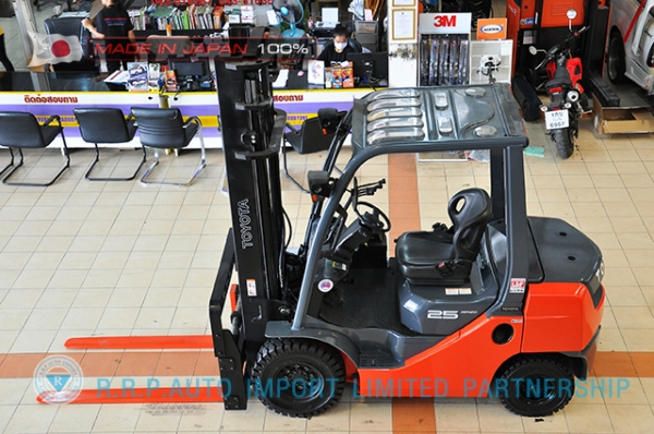 รถโฟล์คลิฟท์พร้อมขาย TOYOTA รุ่น  8FD25-32961 นำเข้าจากประเทศญี่ปุ่น 100\% ไม่เคยใช้งานในไทย